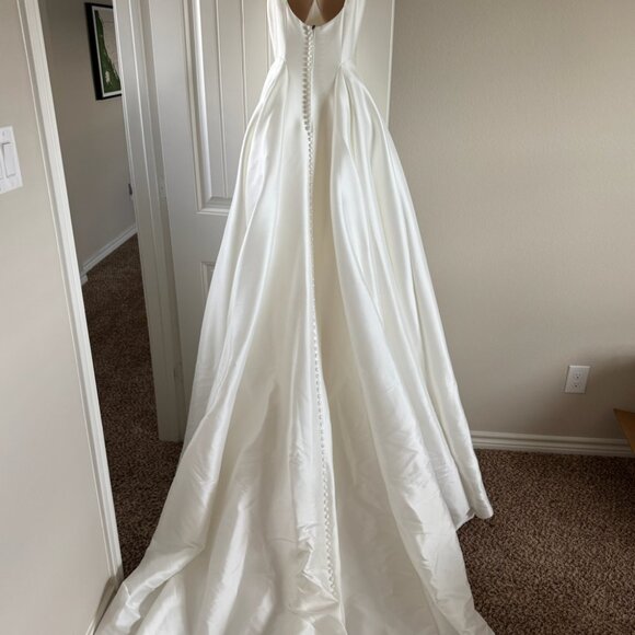 Justin Alexander Dresses & Skirts - (New!) Justin Alexander Signature Wedding Dress - Size 6 (Unworn/Unaltered)